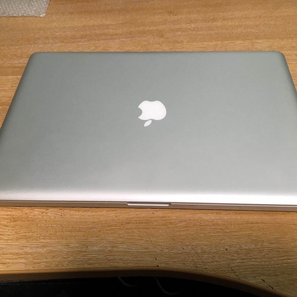 Very rare MacBook Pro 17in screen i7 processor 500gig ssd drive 8gig ram 512mb graphics dvd / cd + and - re Write ( see attached photos for full specs laptop in mint condition cost new £2,700