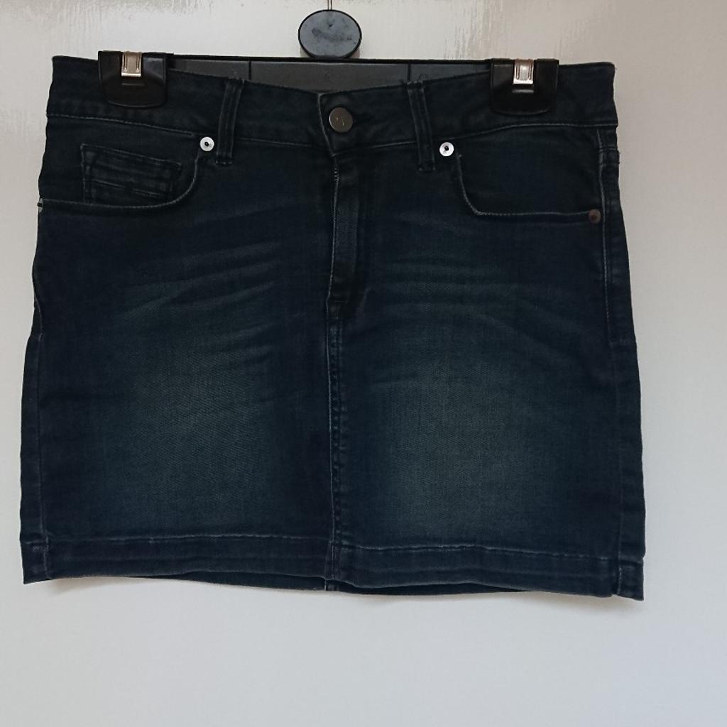 Calvin Klein denim mini skirt. Side M, length 13 1/2'..