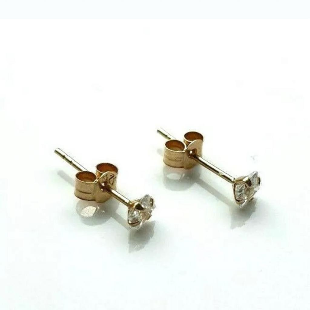 Brand new.
9 ct gold earing studs with 375 hallmark on
Sparking princess cut white stone, 4mm wide
Don't know what natural is the stone.
Collect from b30 2xu