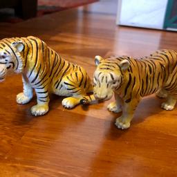 Je Figur 10€.
Beide Tiger stammen aus den 1990ern.


Versand möglich.

Große Schleich Tiere Bayala Auflösung, beachten Sie auch meine weiteren Anzeigen.