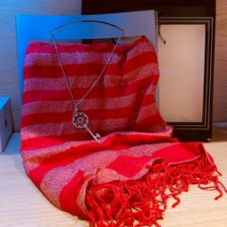 Gift pack containing one red and silver lightweight scarf 🧣 + a silver key necklace 🗝 The perfect 2-in-1 gift, and it comes ready packed! 🎁 Never worn, just took out of the box for the pictures. Can ship for £2.