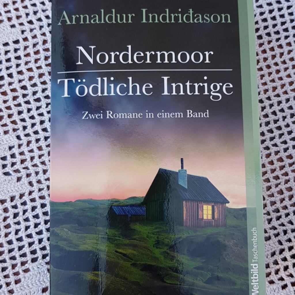 "Nordmoor" u. "Tödliche Intrige". Als sehr gut erhaltenes Taschenbuch von Arnaldur Indridason, der weit über Skandinavien hinaus bekannt ist für seine psychologischen Thriller.