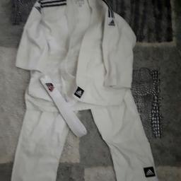 kids ghee good condition includ
es new beginners white belt. By Adidas.collection only.