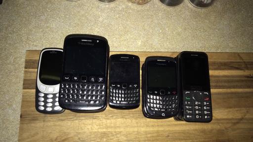 Buy & Sell Davenport Park Stockport - Photos for O2 phones BlackBerry £10 each