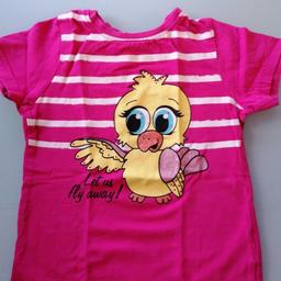 Ich verkaufe hier ein T - Shirt in der Größe 116.
Es ist pink, mit weißen Streifen und ein gelben Vogel.

Zzgl. Versand
