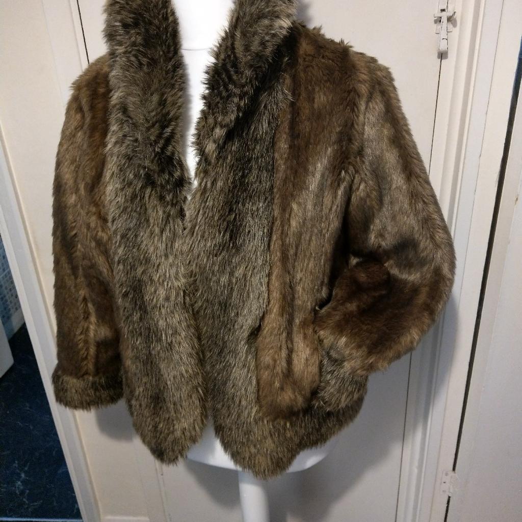 size large
Stunning fur jacket. great with jeans or for that special occasion,
Selling because I have to many coats...worth a look absolutely beautiful jacket. good as new