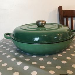 Is ok condition, outside has chips but inside is perfect 
Quiet large
Great for beef casserole  ,etc