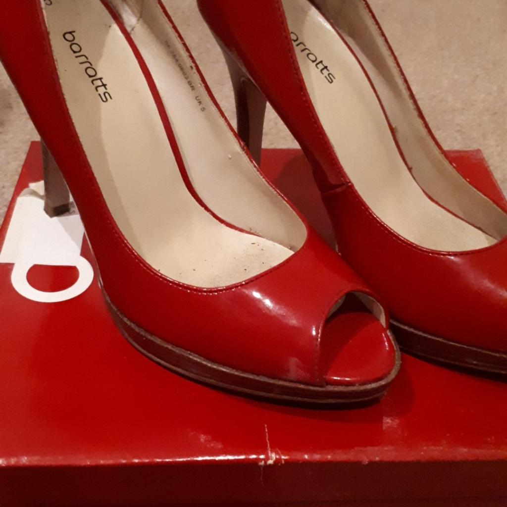 patent high heeled red shoes size 5