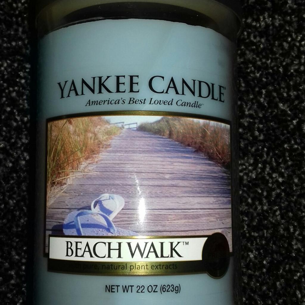 yankee candle large tumbler retired fragrance and hard to find no longer available no label at the bottom missing hence the price