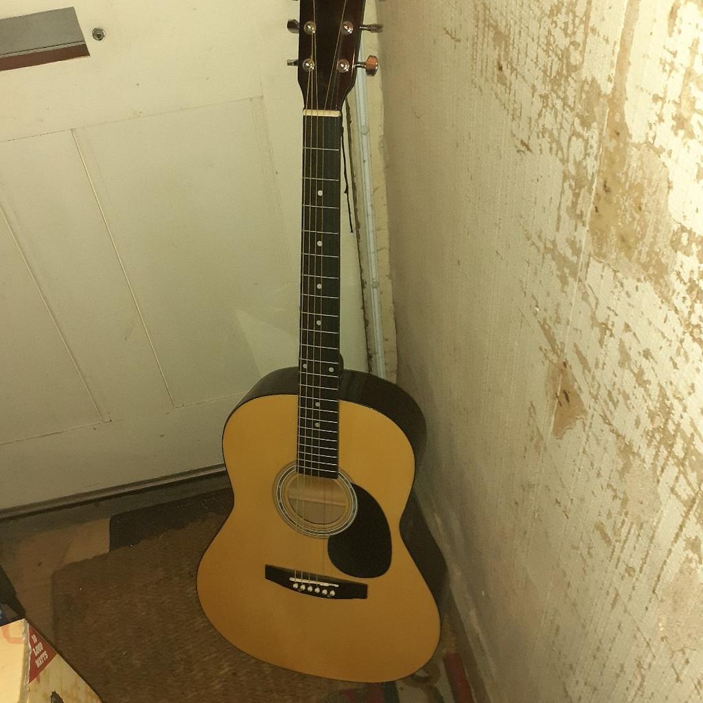 acoustic
tuned
good condition
07740174379