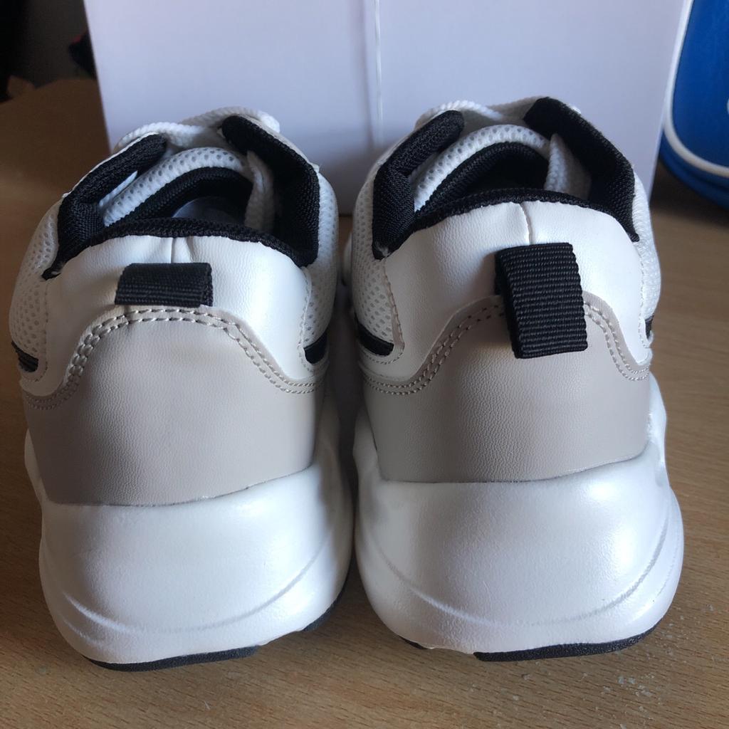 New|
White tiger chunky trainers
Wrong size ordered
Past my date for return
Lovely trainers 👟