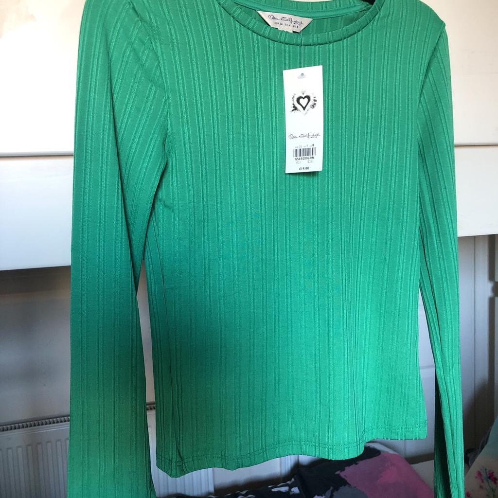 New With tag 🏷
Long sleeve top
Size 8
Green
RRP £14