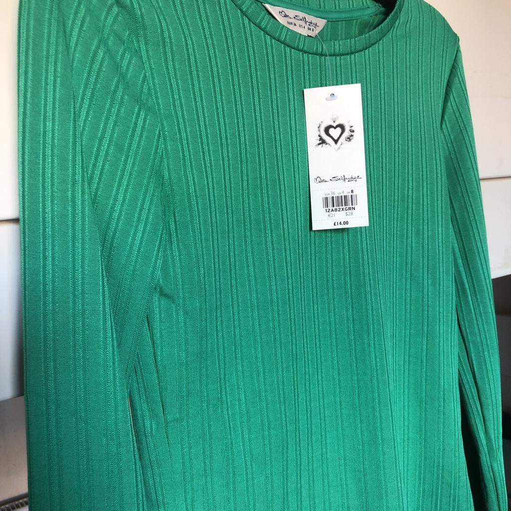 New With tag 🏷
Long sleeve top
Size 8
Green
RRP £14