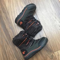 Winter boots
Kids
Size 8
Very Good condition