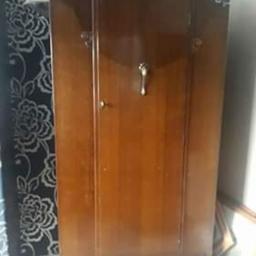 vintage oak veneer wardrobe
been told 1930's 1940's
186cm high
93cm wide
43cm depth
ideal for upcycling shabby chic good and solid with odd little scrap due to age
I'm Whitby area possible delivery within reason