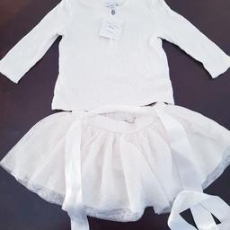 Brand New and no longer required. age 6 months. perfect for a party/photo shoot! still has the tags and is genuine. can purchase separately if needed.