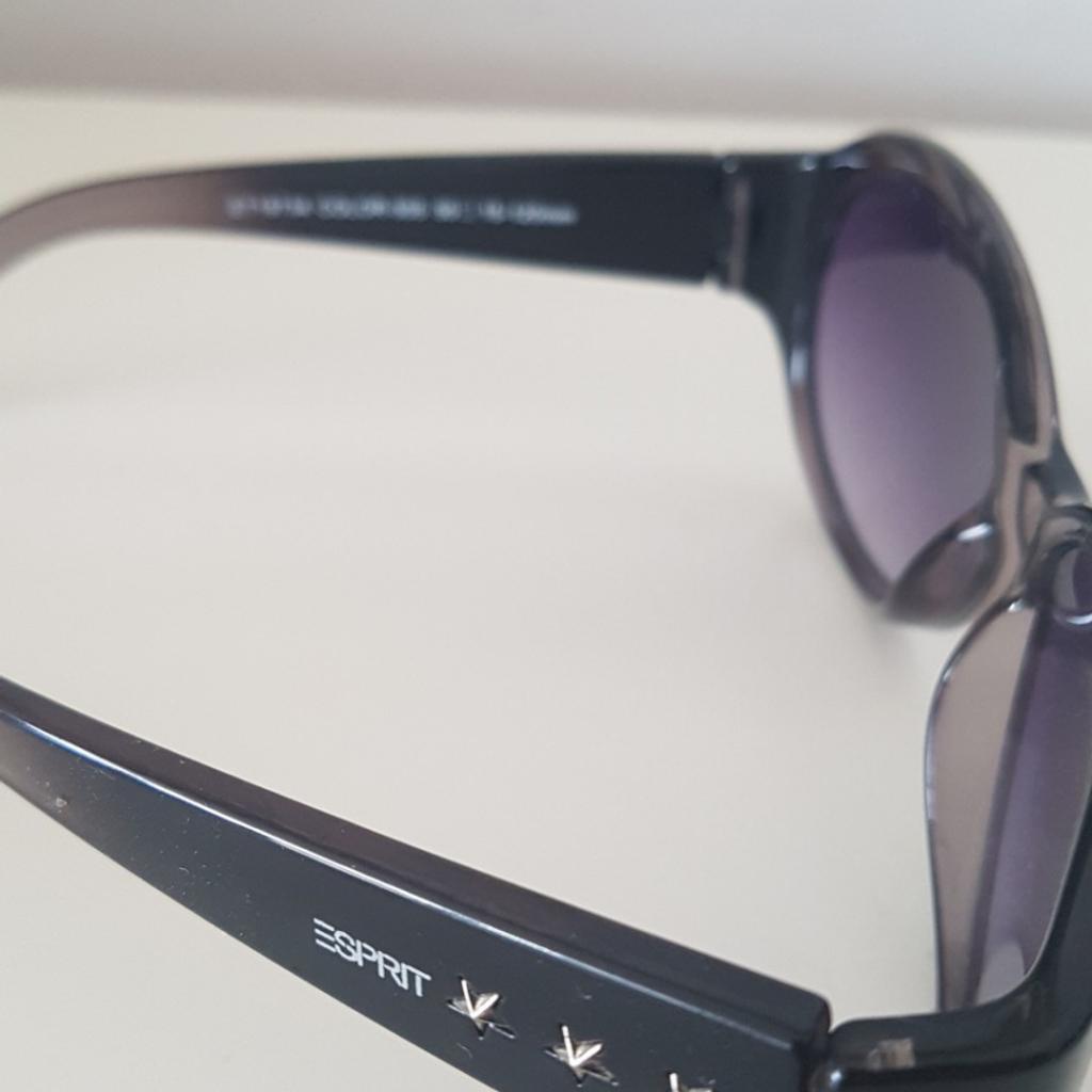 neuwertige Kindersonnenbrille mit UV Schutz
vom Brillen Fachgeschäft/Optiker gekauft,