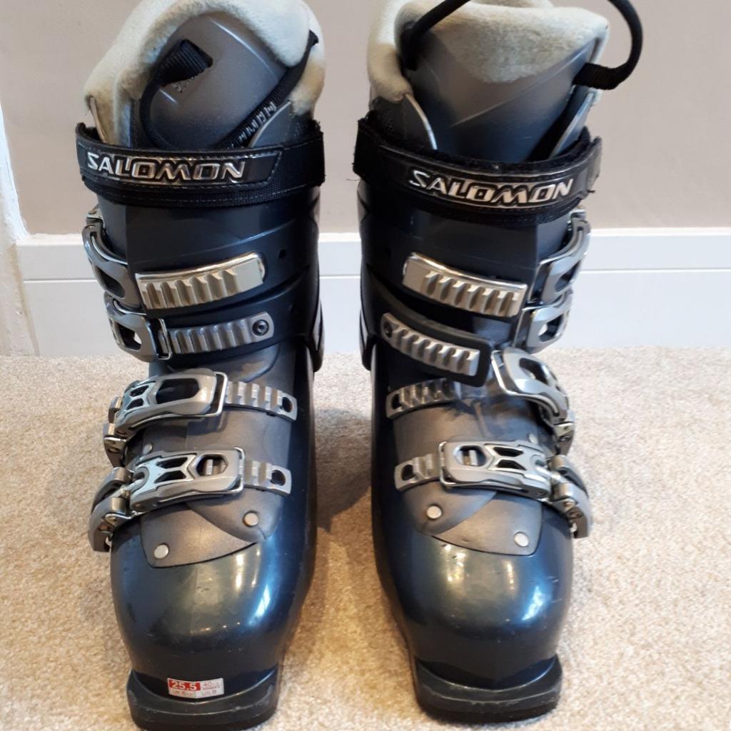 Salomon women's ski boots lightly used in great condition. Willing to sell for a fraction of the price of new Salomon boots (which cost upwards of £150). Can meet in London if interested.

Size: UK 6.5 / US 8 / EUR 40.33

Thank you.