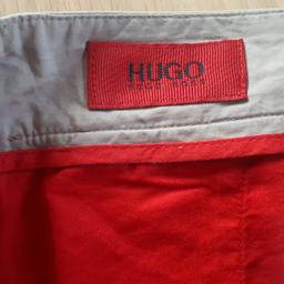 Hier wird ein kaum getragene Stoffhose von HUGO Boss abgegeben!

Neupreis 270€