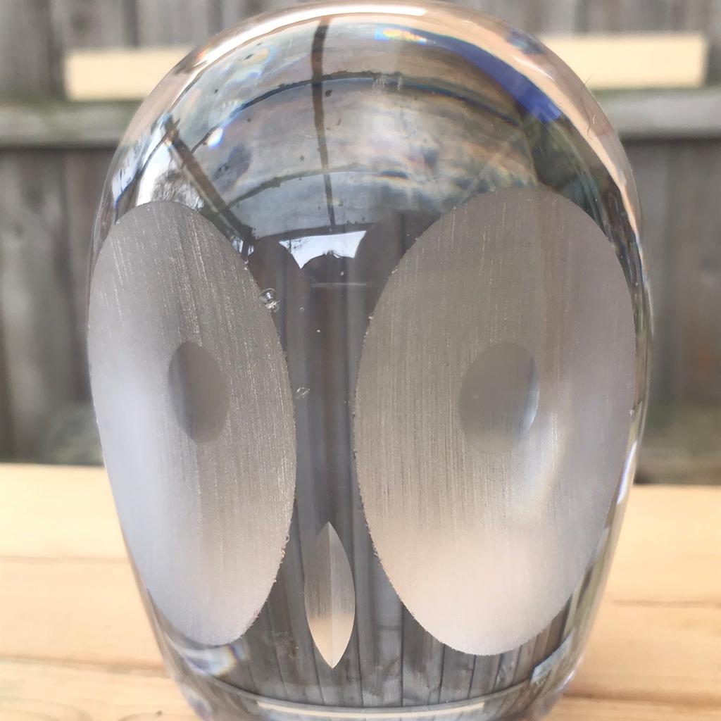 Hi here is a Flint (clear) Crystal owl paperweight designed by Geoffrey Baxter approx 1972. He has a few tiny nibbles around the edge of the eyes (shown in photos) and age related shelf wear to the base, other than that, he is in great condition. I’m listing a few whitefriars items over the next few
Days, happy to combine postage if buyer covers the postage cost please? I’ve put fair condition because of the tiny nibbles around his eyes but I think he is quite good condition Thanks for looking 😊
