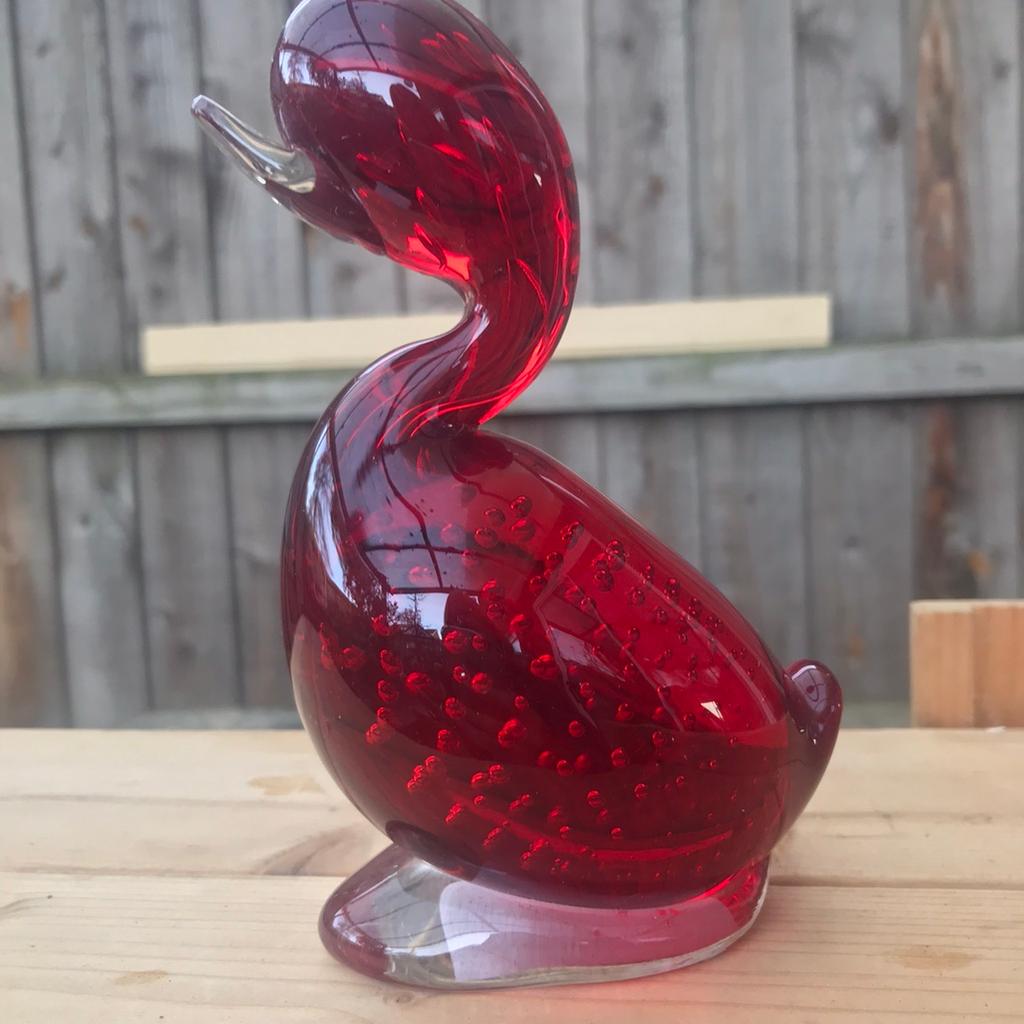 Hi whitefriarsduckpond.org describes
This style/shape of dilly duck as the latest one produced between 1975-1980 when they closed and Meade of full lead crystal (FLC) he has lots of shelf wear to the base which isn’t damage as it’s normal for his age. He is in great condition. Happy to combine postage with my glass if the buyer pays the postage cost please. Thanks for looking :)