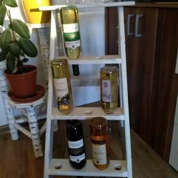 Biete ein neues handgefertigtes Weinflaschenregal im Landhaus stil 
Auch versand ist möglich die kosten für versand sind 10.95€