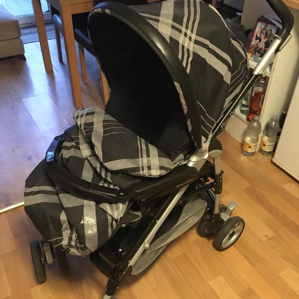 Mamas and papas Pram with car seat cosytoes rain cover and bag in very good condition
