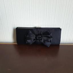Handbag”Next” Clutch Bag Black Colour

 New Without Tags

Actual size: cm

Height Handbag: 35 cm with handle

Height Handbag: 9 cm without handle

Length Handbag: 23 cm

Depth: 7 cm

Height Handles: 25 cm

100 % Polyester

Made in China

Price £ 20.90