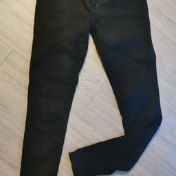 schwarze Damen Jeans in Glanzoptik
coole waschung
Gr. 27/32
in einem sehr guten Zustand!