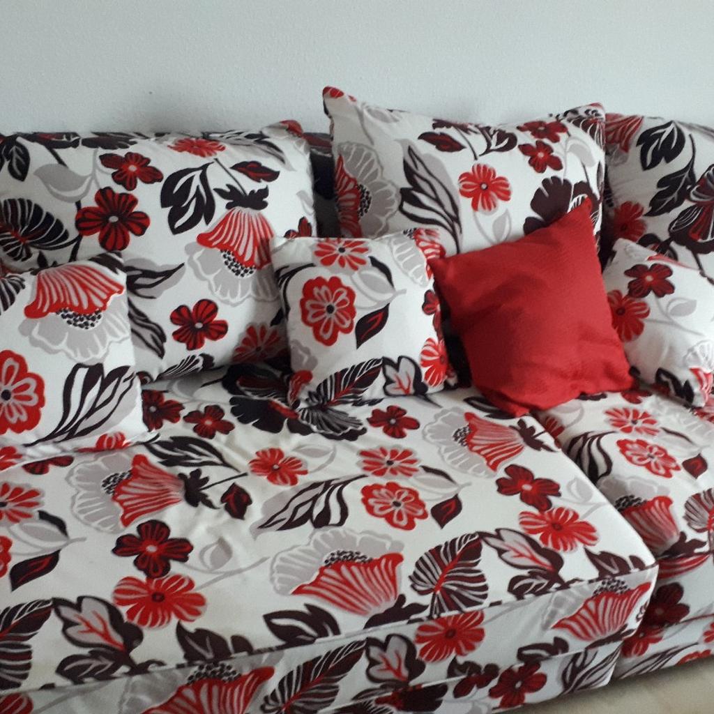 Ausziehbare XXL Couch mit Kallax Ikea Regal in 50374 Erftstadt für 30