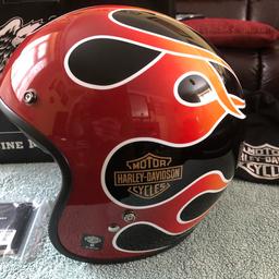 Bell Custom 500 Harley helmet..low profile fibreglass shell.. 57-58 cm. very light.. double d ring fasteners.Retro Flame design inspired from old wide glide tank graphics.. Brand new .. still has tags.. no marks.. mint.. grab a bargain .. thanks for looking..