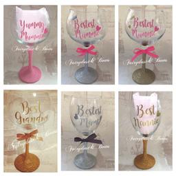 Glitter personalised gifts,

✨Glitter wine glass £4.50
✨SALE 💫Glitter gin glass £5.00

💝Mothers Day gift💖

all ready to be collected

More wording available just send me a msg

Colection Waterloo, No holding

✨Only genuine buyers pls ✨
