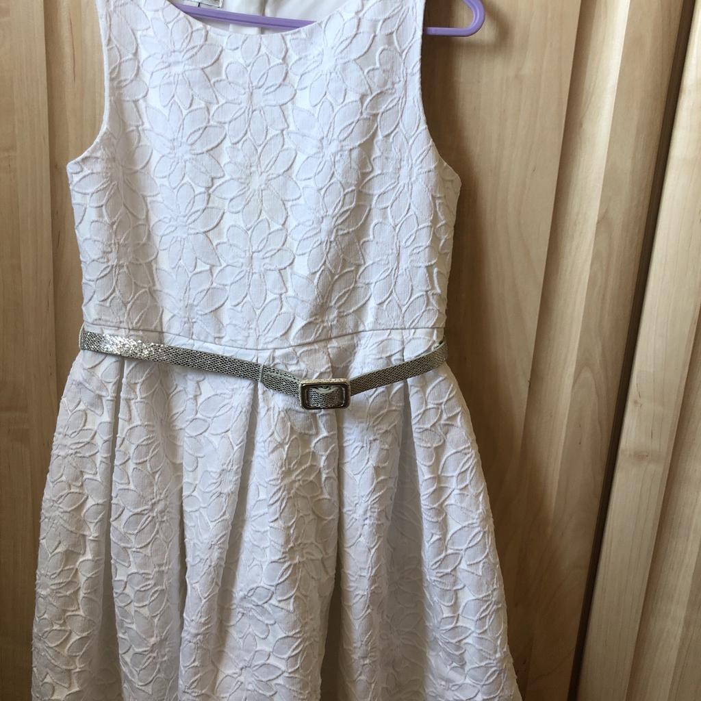 Beautiful John Rocha dress
Girls dress
Excellent condition
Great for wedding or party wear
Age 6