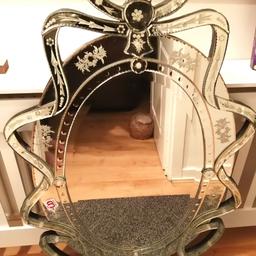 Stunning oval venetian mirror hangs on wall looks amazing when up on wall 
There is a piece that needs glued back on with is the top piece of the mirror
Gorilla glue will work perfect
I Payed £395 for this so I want £100 no less for it 🎀