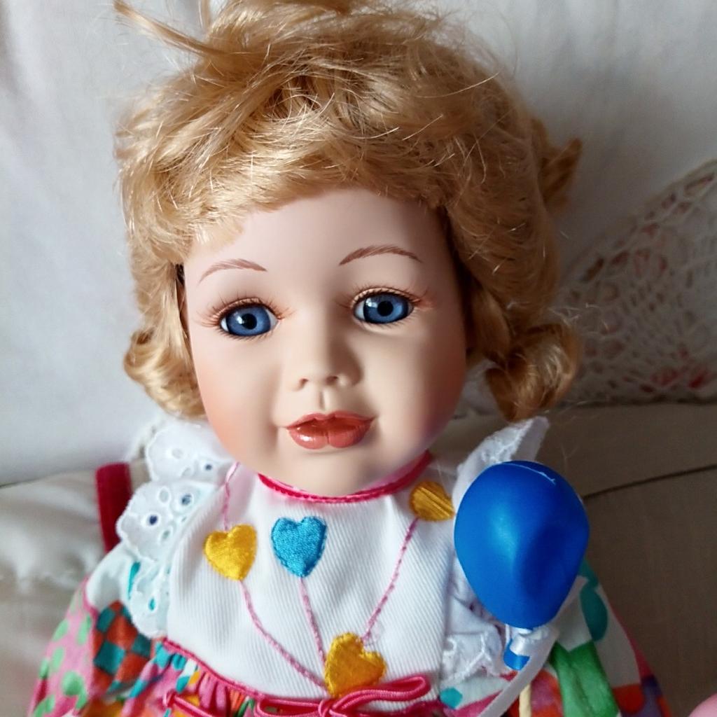 Puppe Tanja aus edles Handbemaltes Bisque Porzellan und Zertifikat.