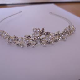 Filigranes Diadem in Gold und Silber, mit weißen Perlen