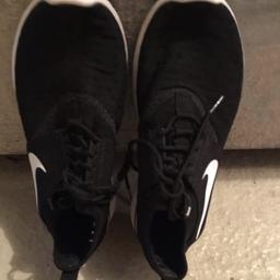 Schwarze Sneakers von ‚Nike‘ Gr.37 1/2. nur wenig getragen.