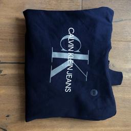 Kapuzenpullover von Calvin Klein
in M Herren
marineblau

Neu, mit Etikett
NP:79€

auch oversize für Damen tragbar
Unisex