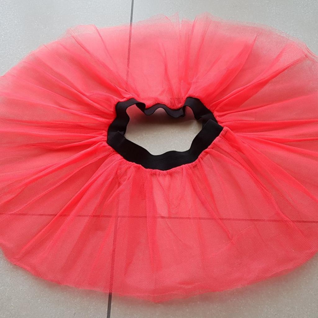 brand new
Hot pink Tutus Skirt
one size
combine postage available
from a smoke,damp and pets free home
post only, no collection