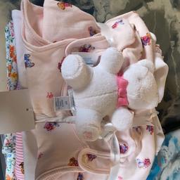 Brand new Ralph Lauren gift set for baby girl

Size 6 months