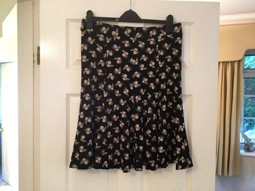 Buy & Sell Surrey Guildford - Photos for Ladies Size 14 M&S Skirt