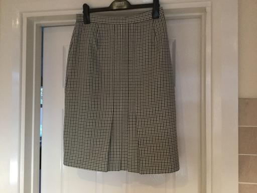 Buy & Sell Surrey Guildford - Photos for Ladies Size 14 M&S Fully Lined Skirt