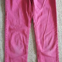 Verkaufe getragene Mädchenhosen schmal geschnitten und im Bund verstellbar Gr. 146, Farbe dunkel rose