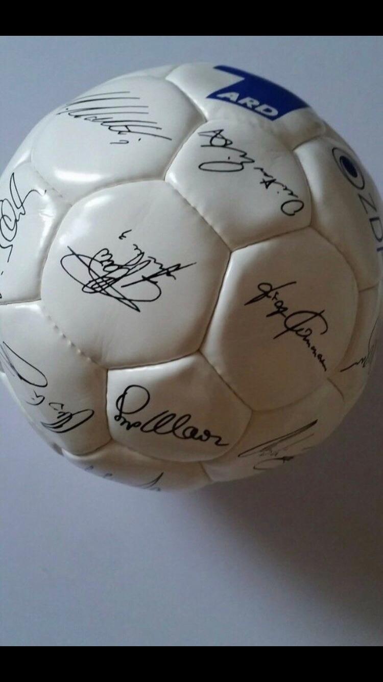 Ballon De Foot Officiel Nikon Avec Signature Oliver Kahn - Collector, Origine Allemagne