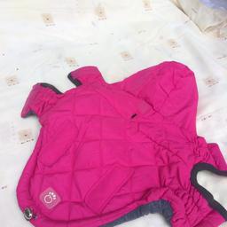XS coat like new from pets at home.
Suit small dog breeds or puppy.
Collection only.