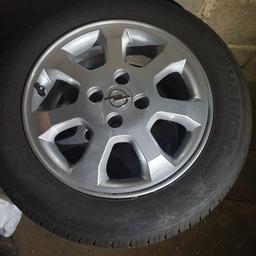 Aluminium Felgen mit Gummi.
Reifen könnte man noch diesen Sommer fahren.
waren auf meinem Opel Astra montiert.
10 € pro Rad