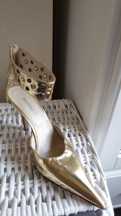 Buy & Sell Nottinghamshire Broxtowe - Photos for Faith size 5 gold high heels