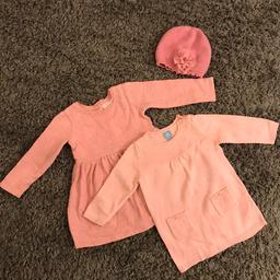 Very nice bundle of dresses + matching hat with flower. 
Very good condition.
One dress from GAP 6-12 MONTHS 
Another NEXT 9-12