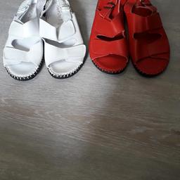 Zu verkaufen.
Damen Schuhe
Größe : 38
Farbe: weiß, rot
Gebraucht, aber noch im sehr guten Zustand.
Preis pro Stück.
Habe auch weitere Schuhe inseriert.

Bei Fragen gern melden.