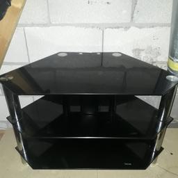 Corner tv stand 3  black glass shelves with chrome legs , 3 shelves
80cm w. 46cm d. 53cm h. From smoke and pet free home 😊